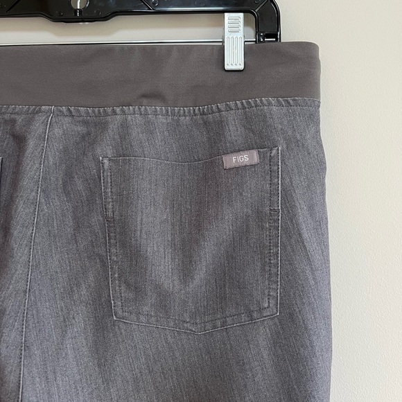 FIGS Zamora Jogger Scrub Pants Gray #1602, size LP - Picture 6 of 9